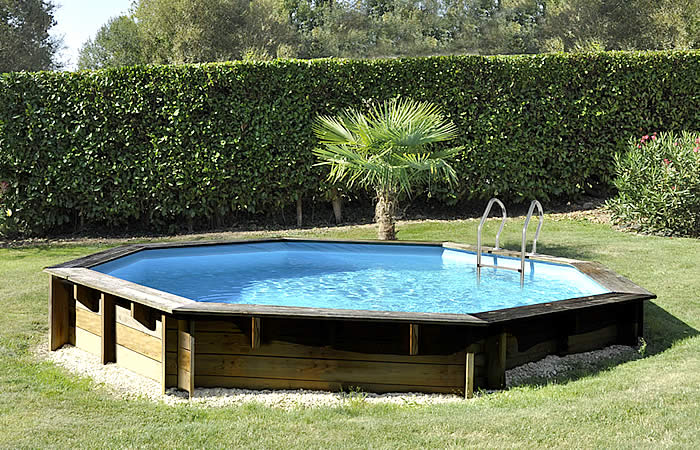 piscina de madera semienterrada